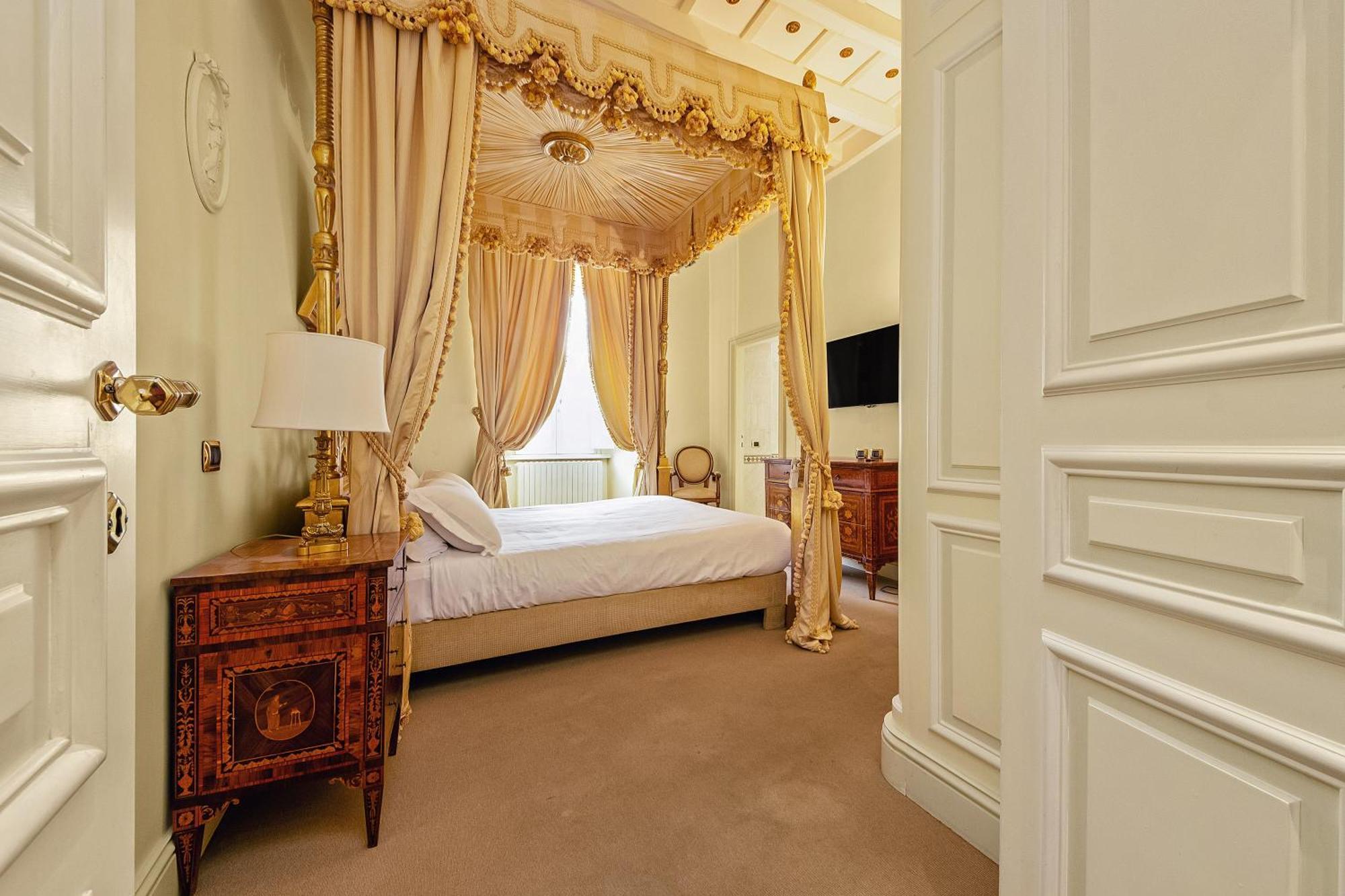 Apartment Ych-magnifica Residenza A Campo De Fiori Rom