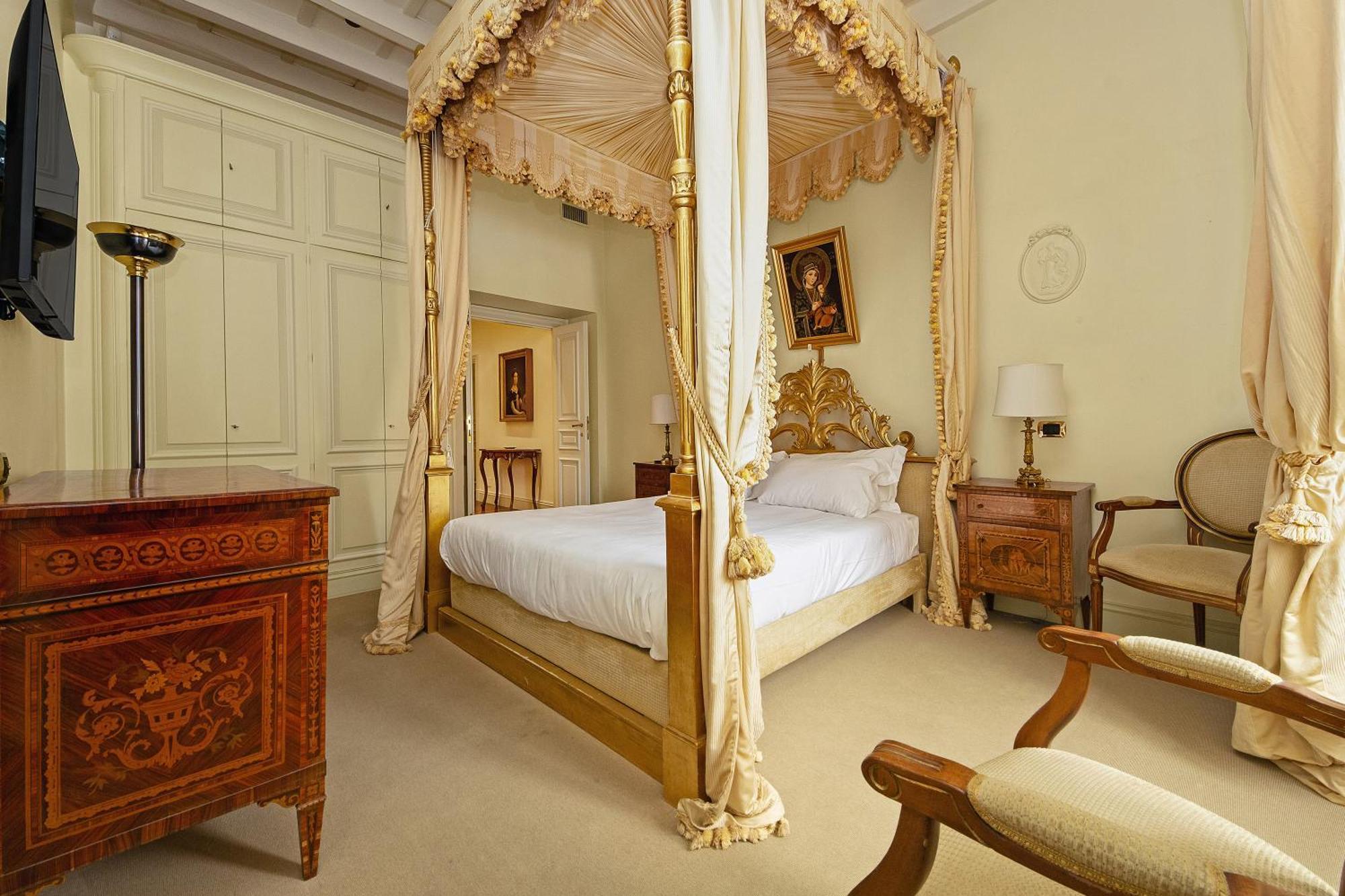 Apartment Ych-magnifica Residenza A Campo De Fiori Rom